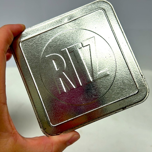 Retro Christie’s Ritz Biscuits special edition 450 g  “1935 -1990” tin - Picture 8 of 12